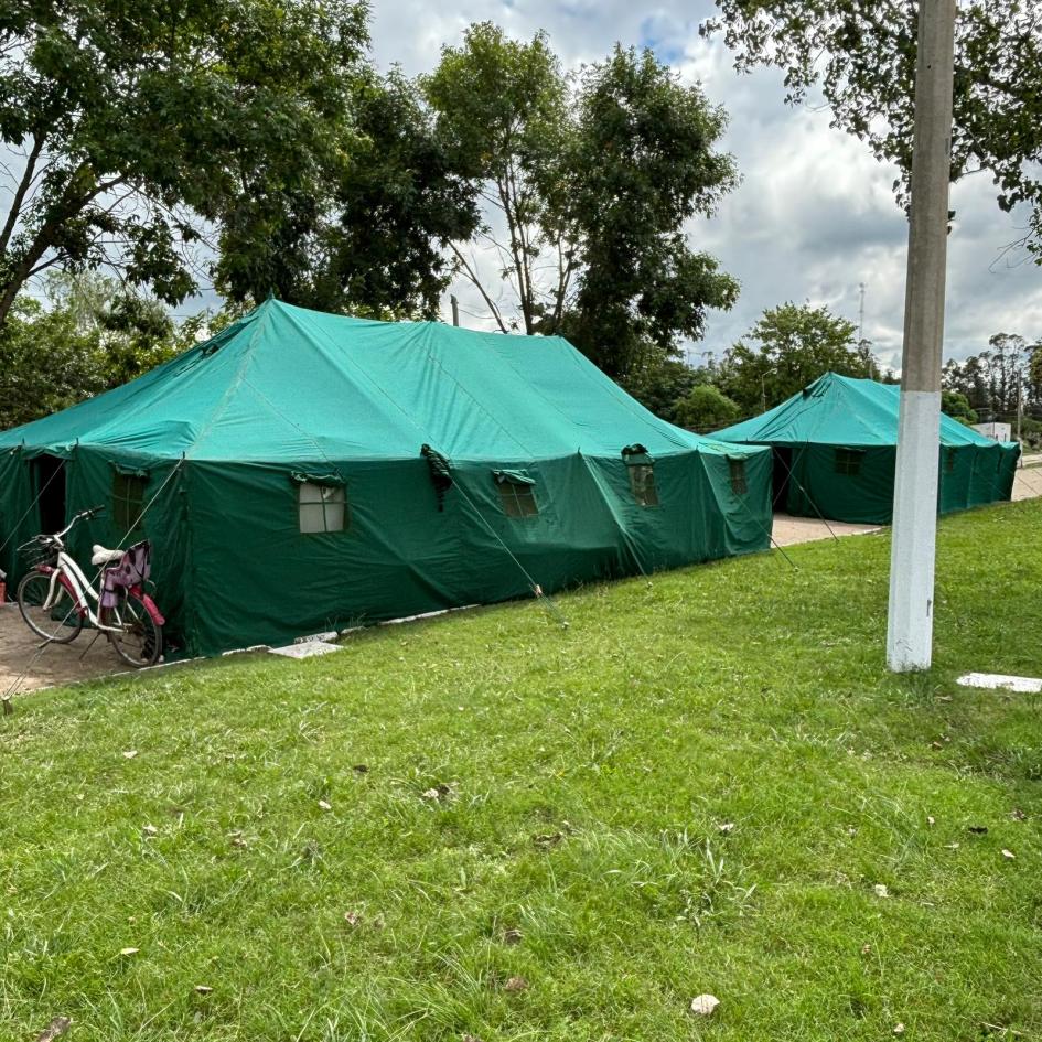 Equipos prestan ayuda a evacuados en 25 de agosto Equipos prestan ayuda a evacuados en 25 de agosto