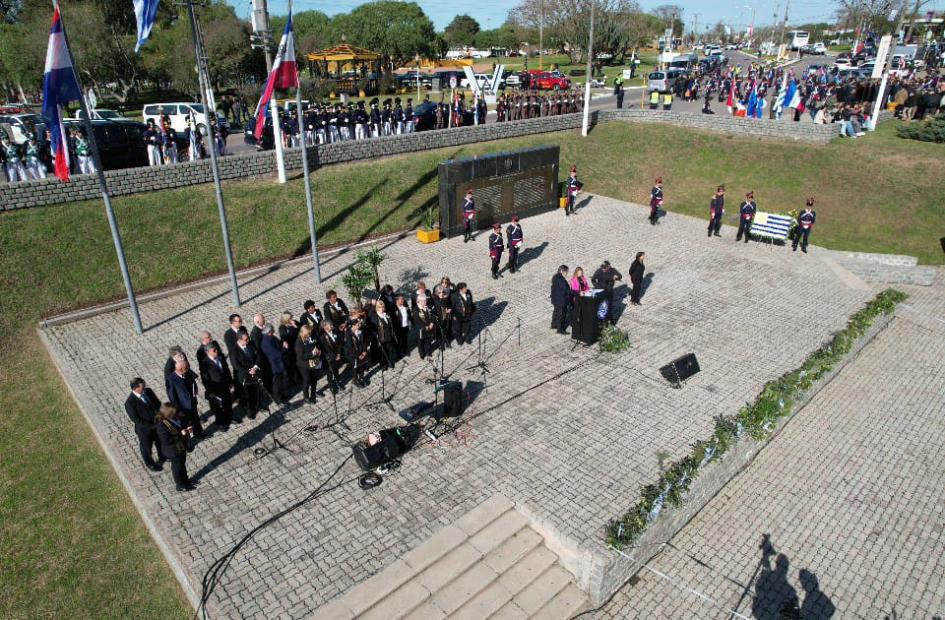 Gran convocatoria en los actos patrios del 25 de Agosto Gran convocatoria en los actos patrios del 25 de Agosto