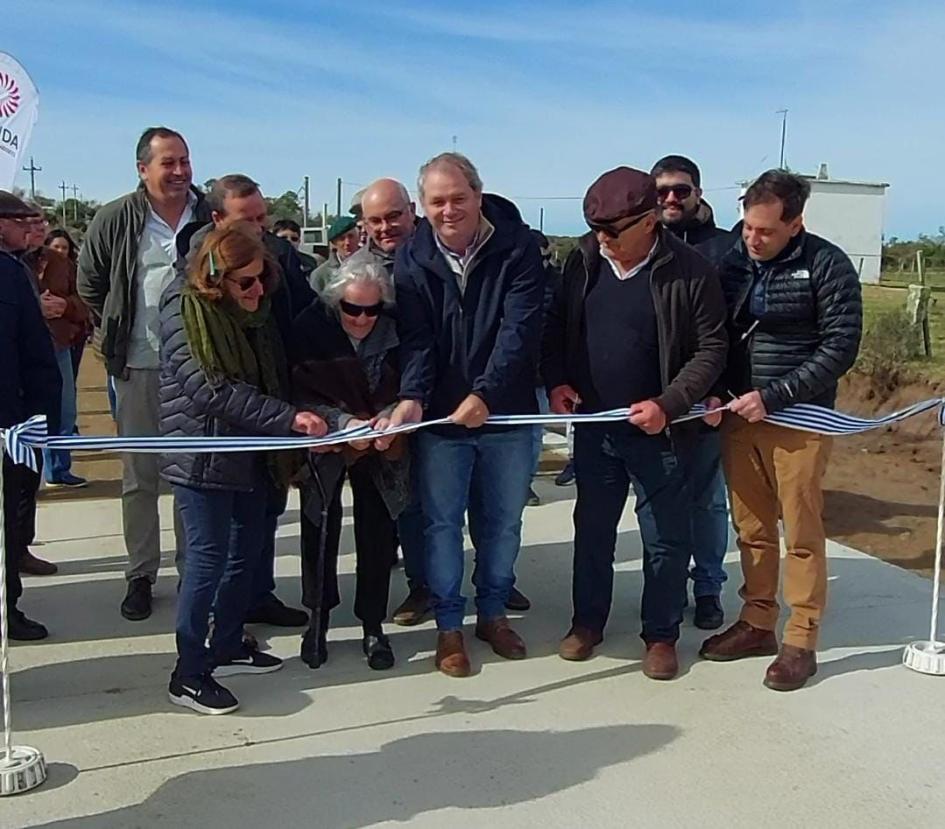 Inauguración de calzadas en camino Lagorio.