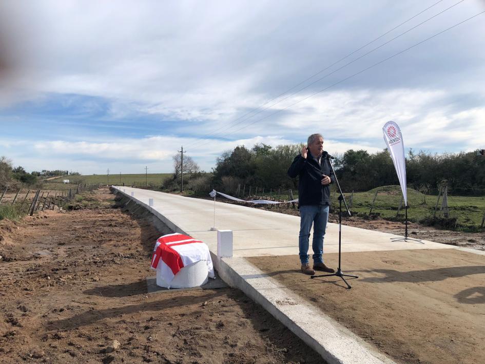 Inauguración de calzadas en camino Lagorio.