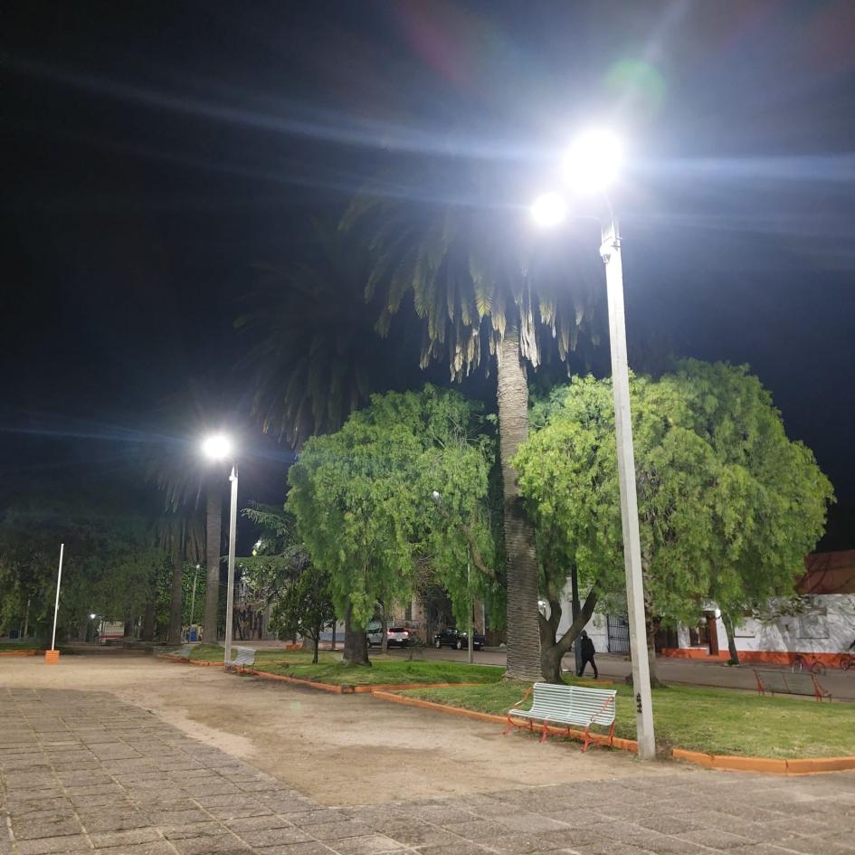 Nuevas luminarias en Plaza Gallinal y calle 33 de Sarandí Grande