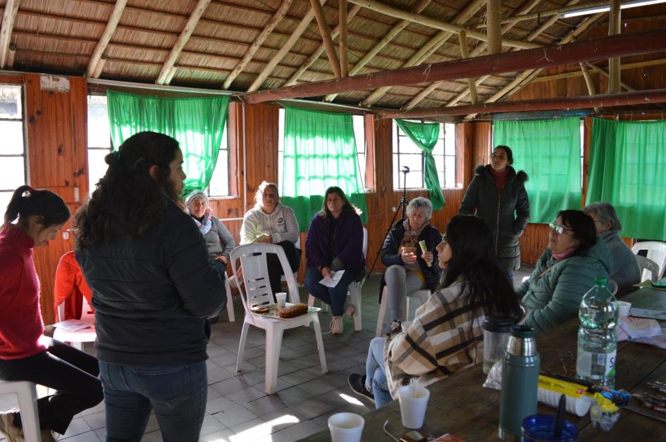 Continúa entrega de semillas en el interior