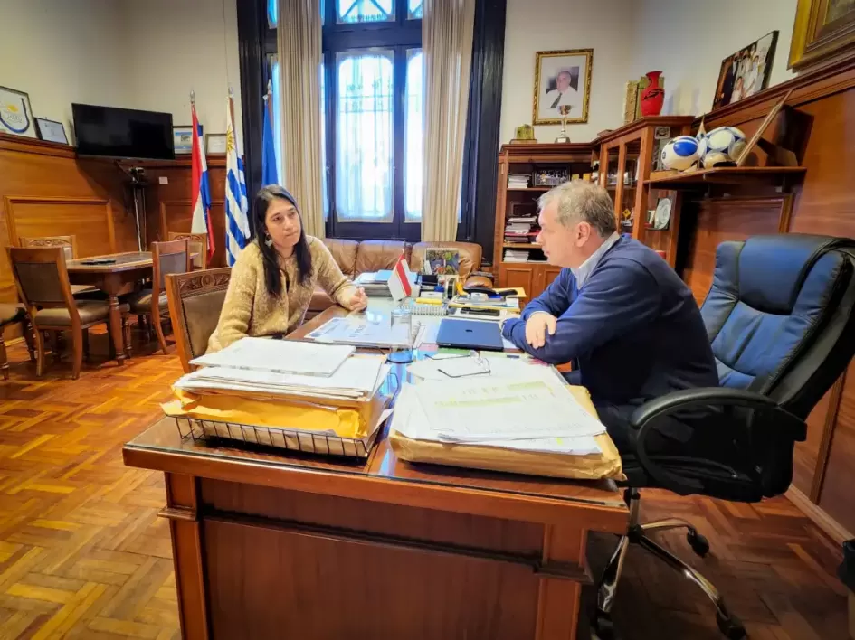 Conversación de Ingeniera con Intendente Conversación de Ingeniera con Intendente