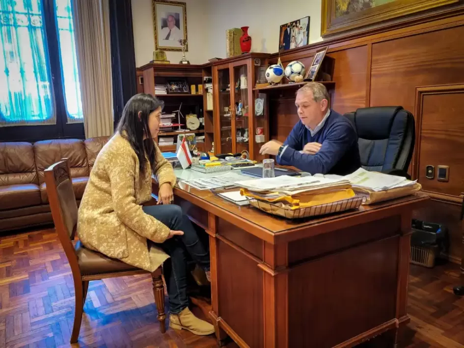 Conversación de Ingeniera con Intendente Conversación de Ingeniera con Intendente