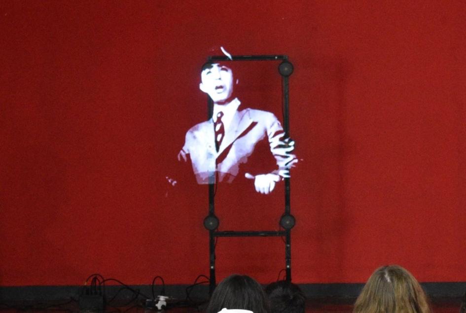 Hologramas de Carlos Gardel y personalidades uruguayas en el MAVEA