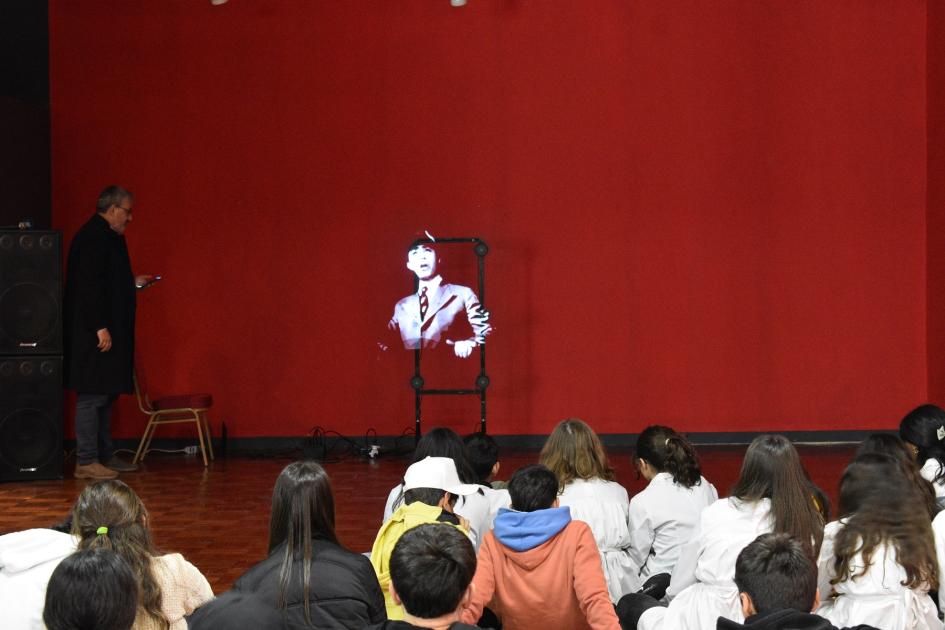 Hologramas de Carlos Gardel y personalidades uruguayas en el MAVEA