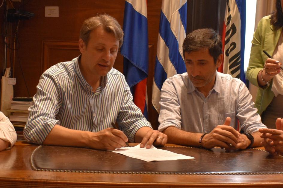 Intendencia y ADEOM firman acuerdo por situación de trabajadores de la flota liviana