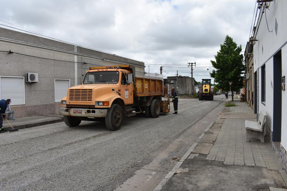 Avanzan obras viales en calles de Sarandí Grande 