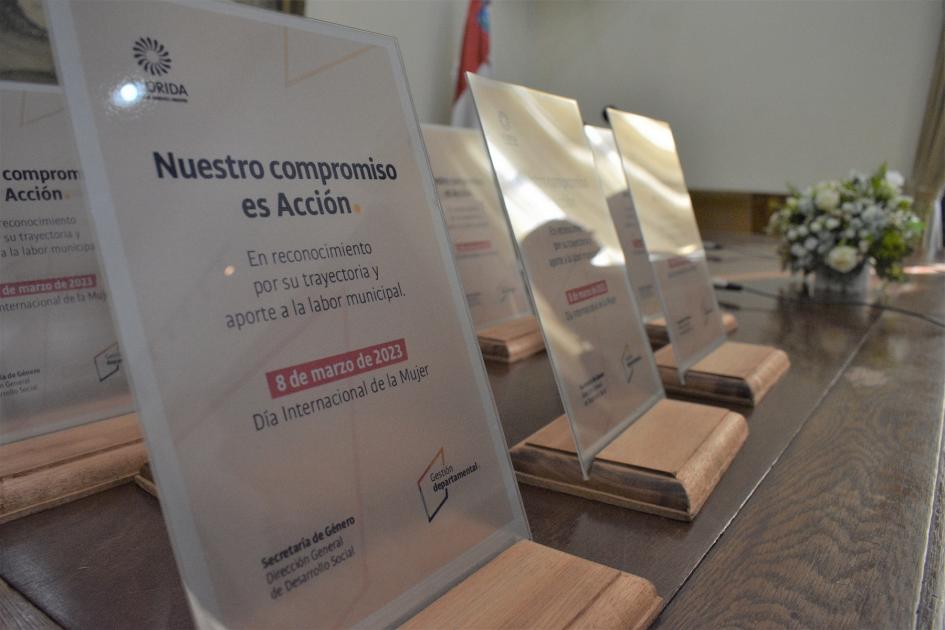 Reconocimiento a mujeres de la Intendencia