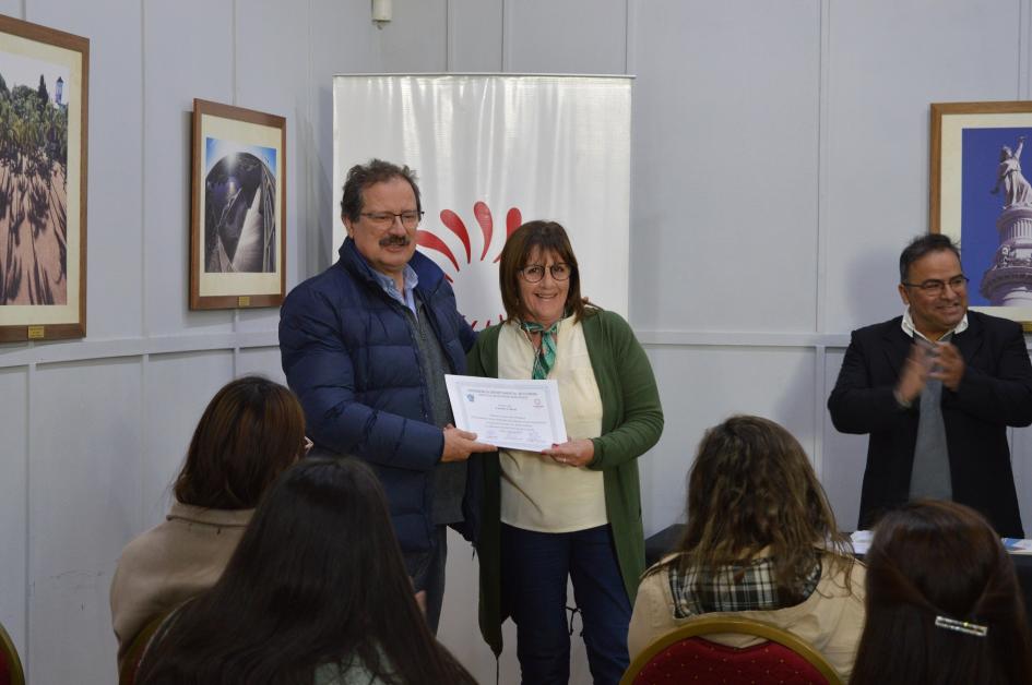 Autoridades de la Intendencia entregan los certificados