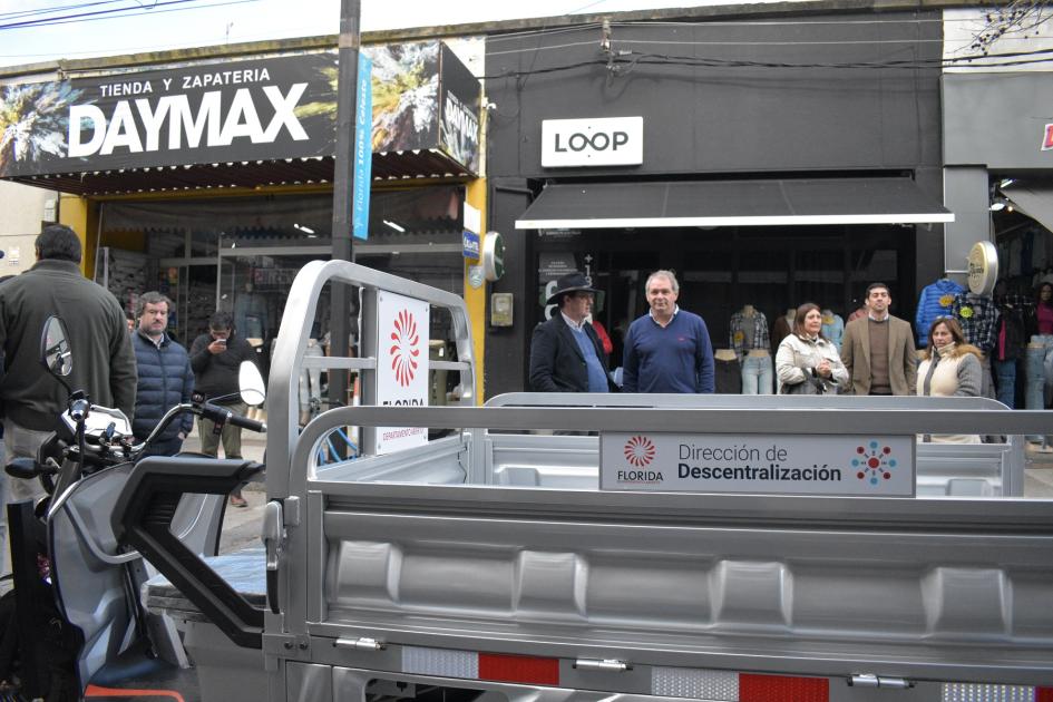 Intendencia adquiere unidades móviles eléctricas para localidades del interior