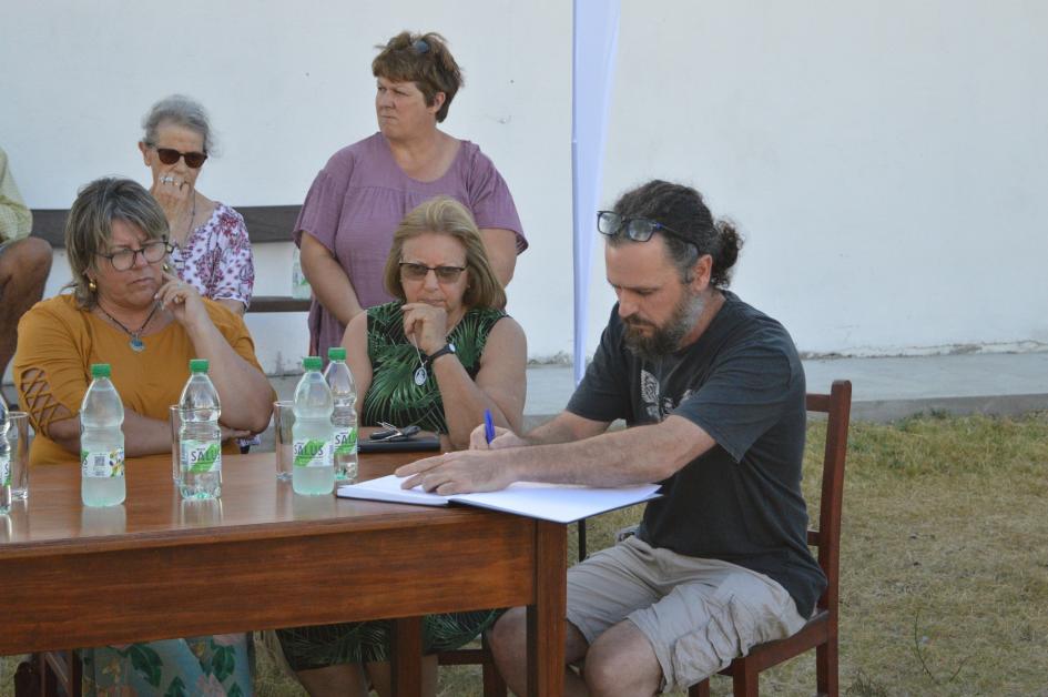 Chamizo conformó su comisión honoraria local