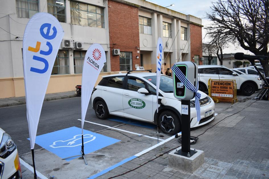 Nuevo puesto de carga para vehículos eléctricos en Florida