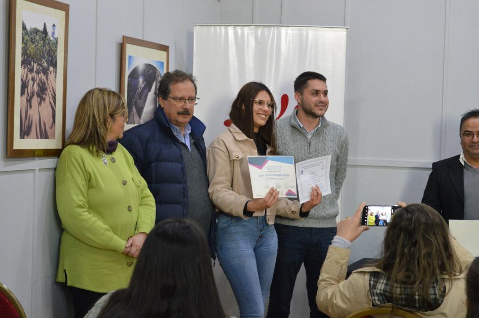 Autoridades de la Intendencia entregan los certificados