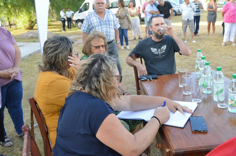 Chamizo conformó su comisión honoraria local