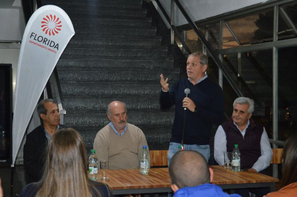 Intendencia presentó proyecto del nuevo Centro Acuático Florida Intendencia presentó proyecto del nuevo Centro Acuático Florida