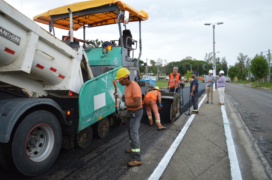 Obras de carpeta asfáltica en avenida Florencio Sánchez