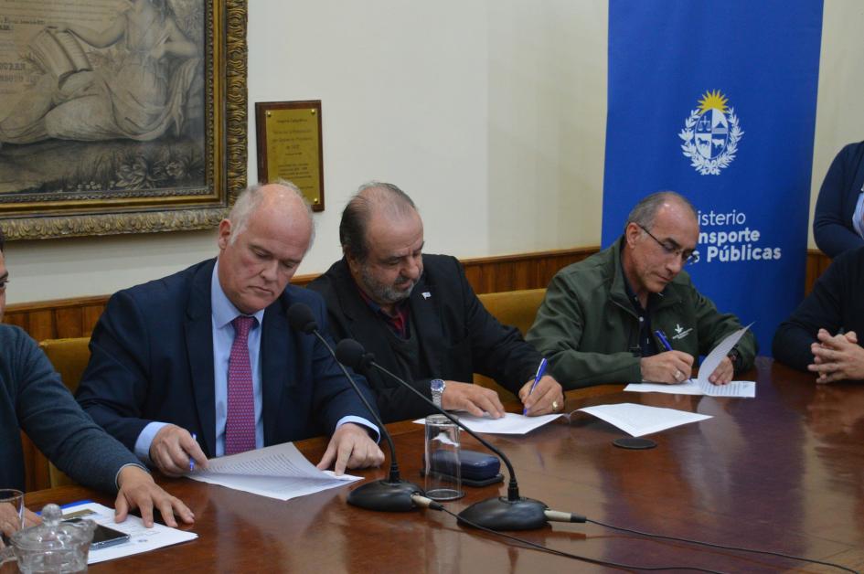 MTOP firmó convenios sociales con instituciones de Florida (Centro Democrático)