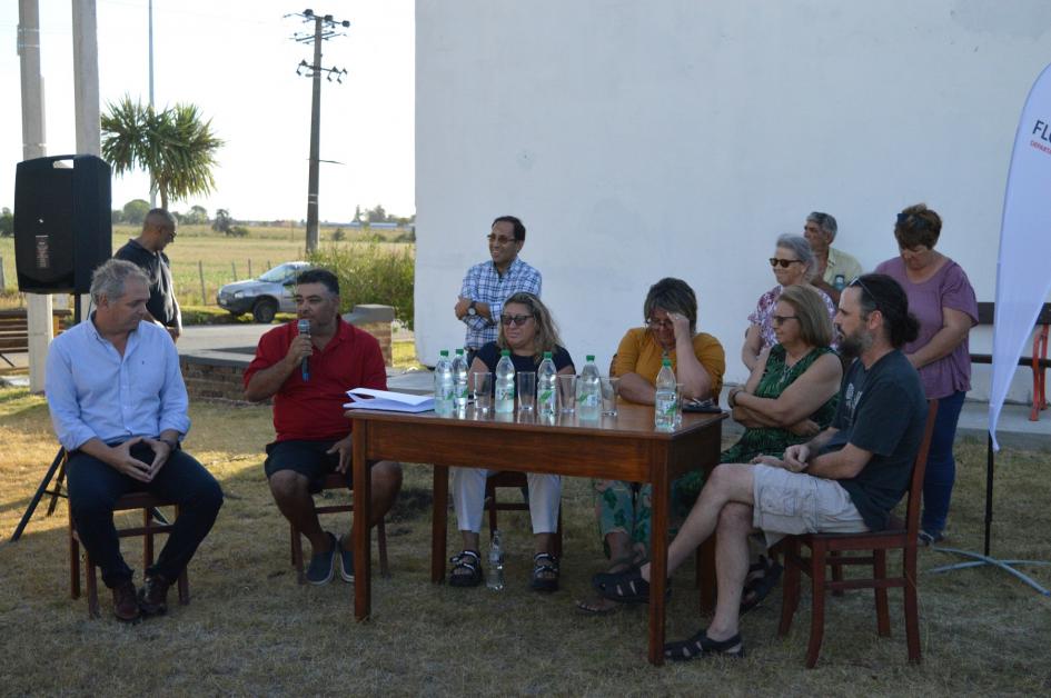 Chamizo conformó su comisión honoraria local