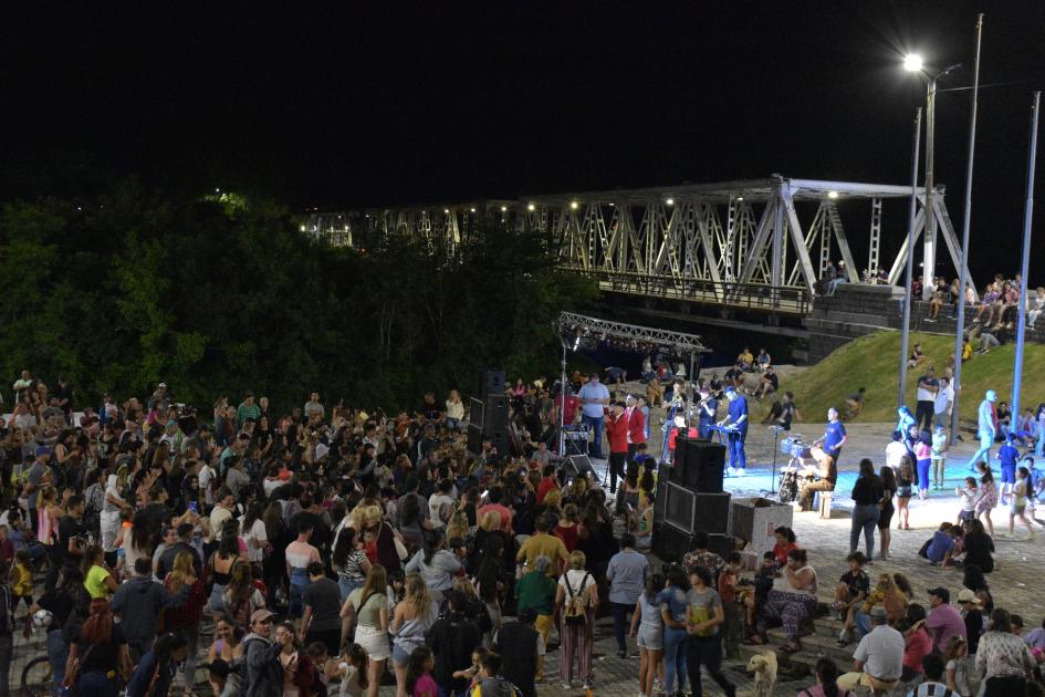 La fiesta de la Navidad convocó a cientos de floridenses