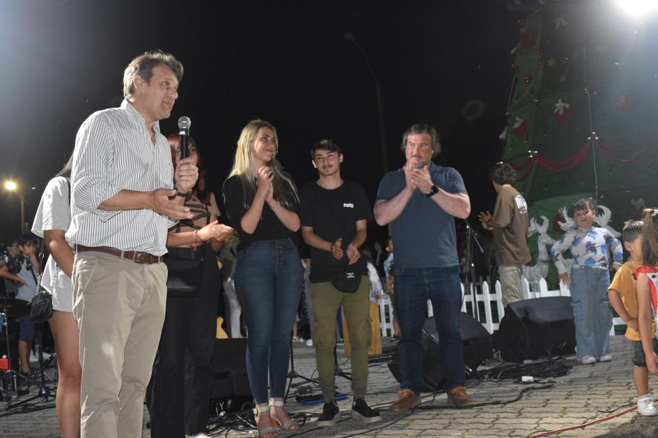 Florida encendió su Árbol de Navidad en el Prado Piedra Alta