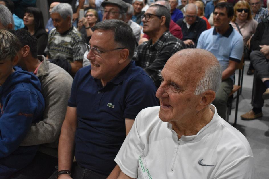 Mario Patrón tuvo un merecido reconocimiento en el Estadio Campeones Olimpicos