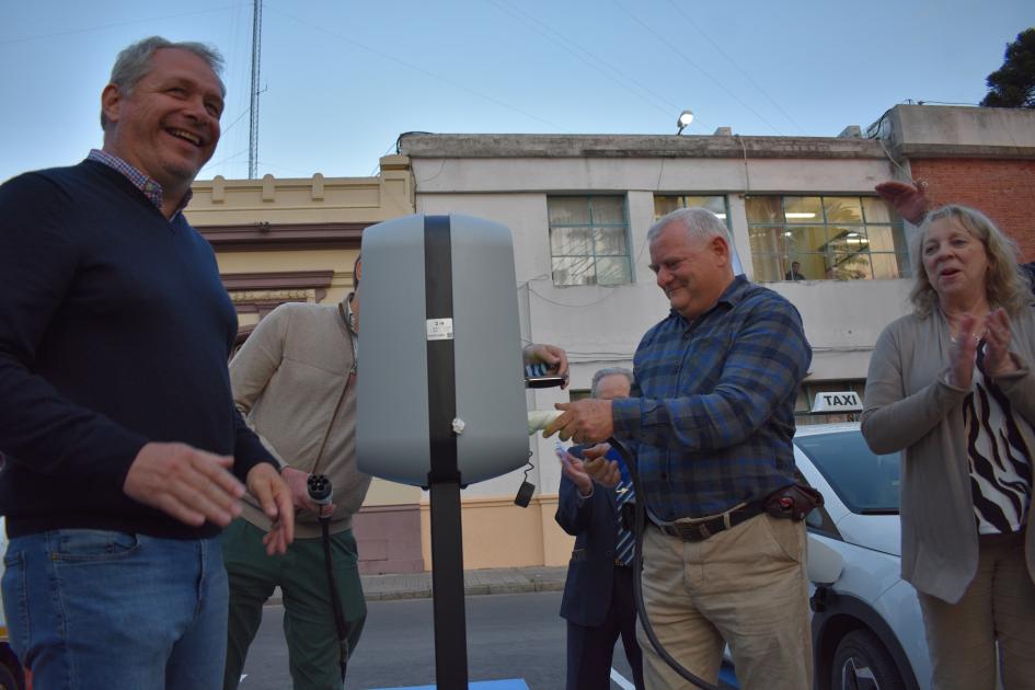 Nuevo puesto de carga para vehículos eléctricos en Florida