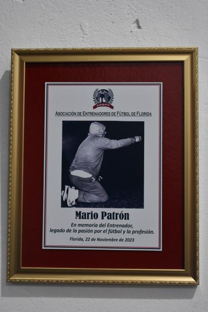 Mario Patrón tuvo un merecido reconocimiento en el Estadio Campeones Olimpicos