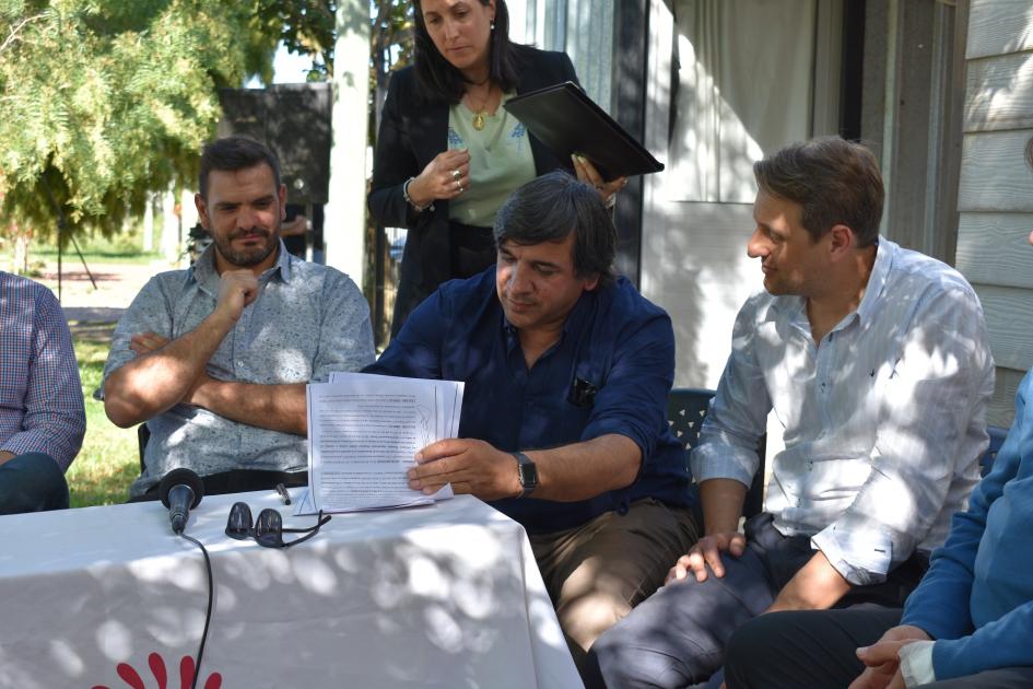 Se firmó contrato de obras de consolidación de barrio Abasto de Sarandí Grande