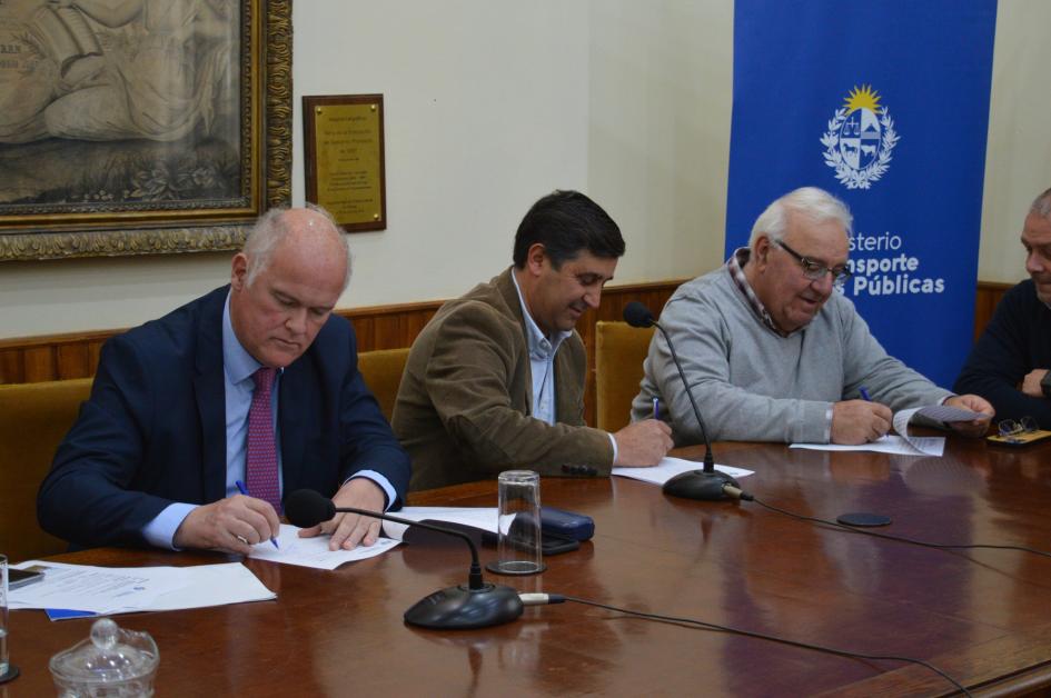 MTOP firmó convenios sociales con instituciones de Florida (Soc. Prod. de Leche de Florida)