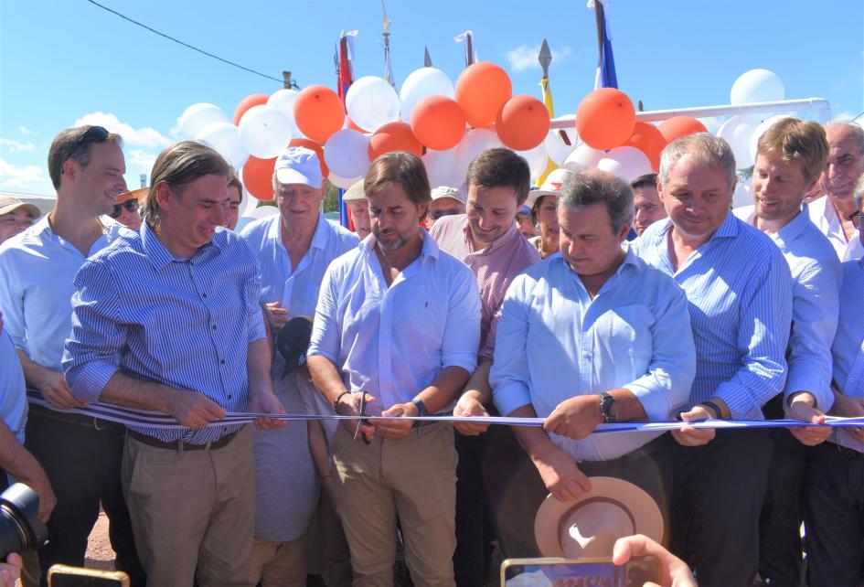 Entrega de viviendas Mevir en Casupa ´´