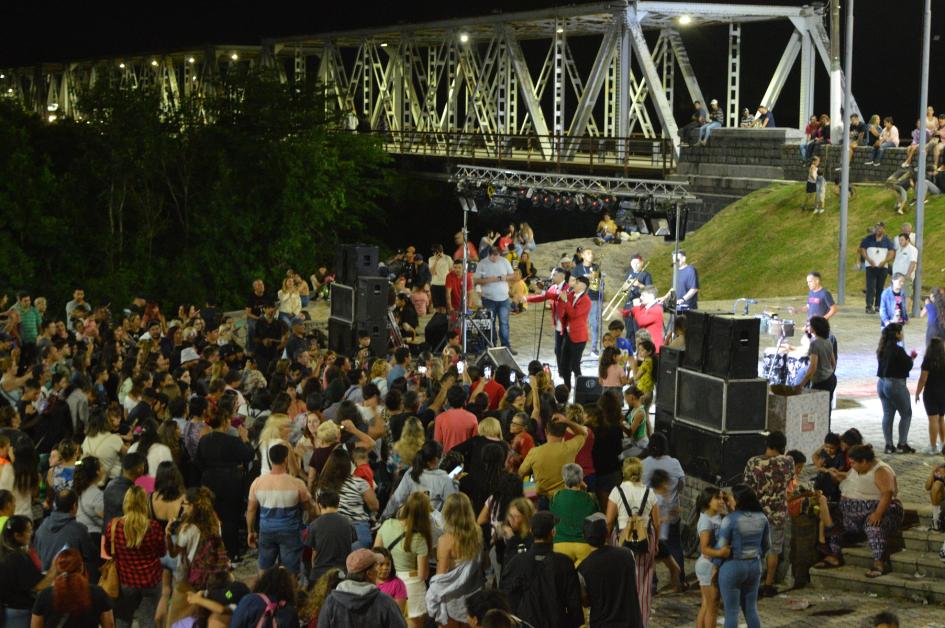 La fiesta de la Navidad convocó a cientos de floridenses