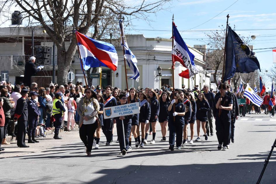 Gran convocatoria en los actos patrios del 25 de Agosto