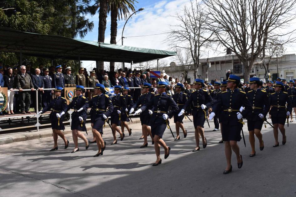 Gran convocatoria en los actos patrios del 25 de Agosto