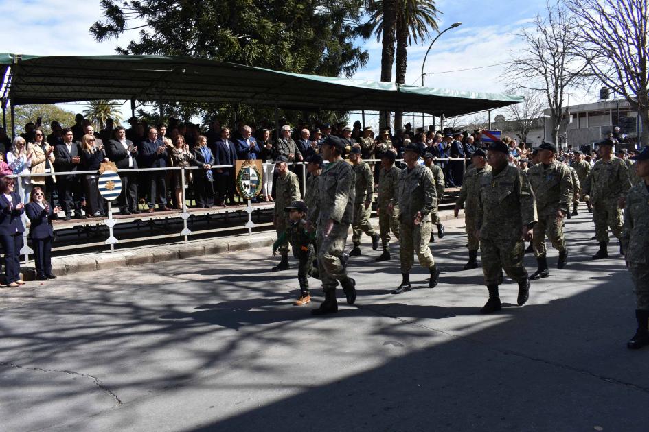 Gran convocatoria en los actos patrios del 25 de Agosto