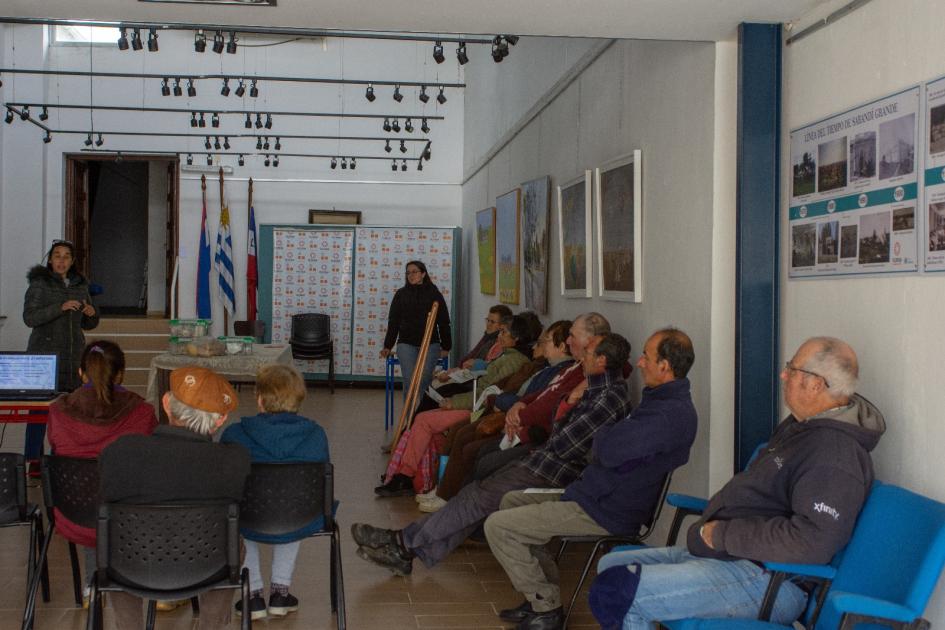 Entrega Semillas, premios y menciones en Sarandi Grande ´´