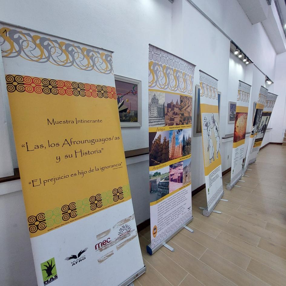 Muestra itinerante sobre historia de los Afrouruguayos en Sarandi Grande Muestra itinerante sobre historia de los Afrouruguayos en Sarandi Grande