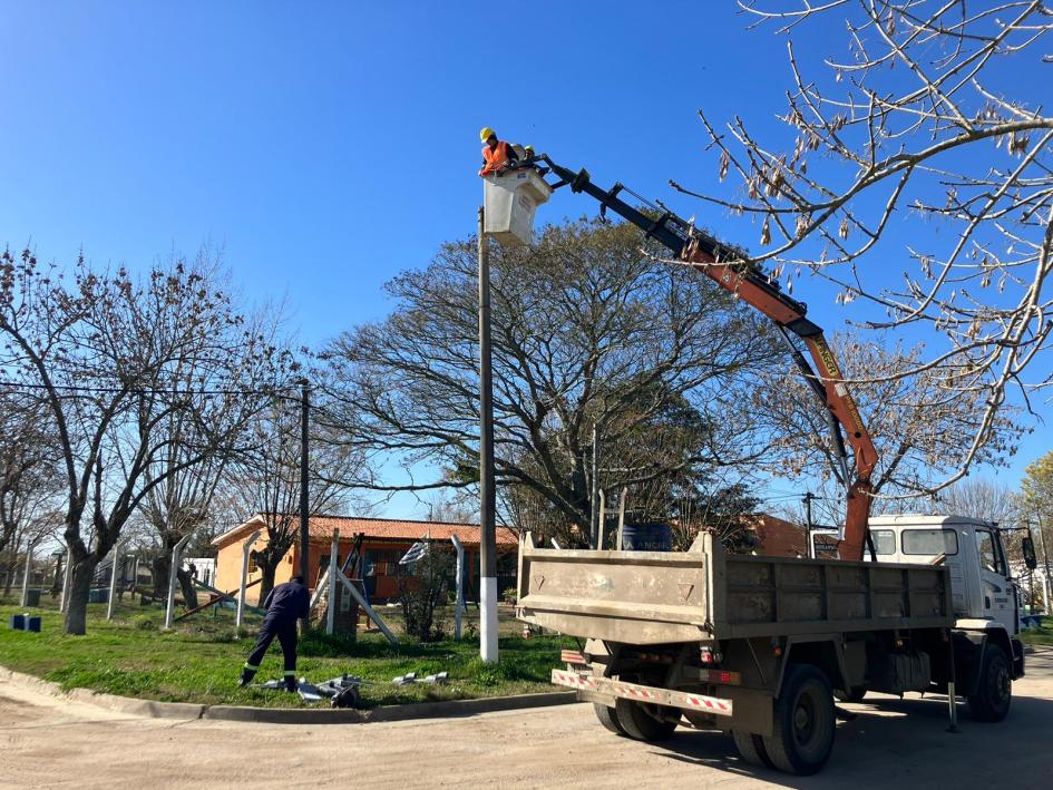 Trabajos de mejoras en alumbrado Trabajos de mejoras en alumbrado