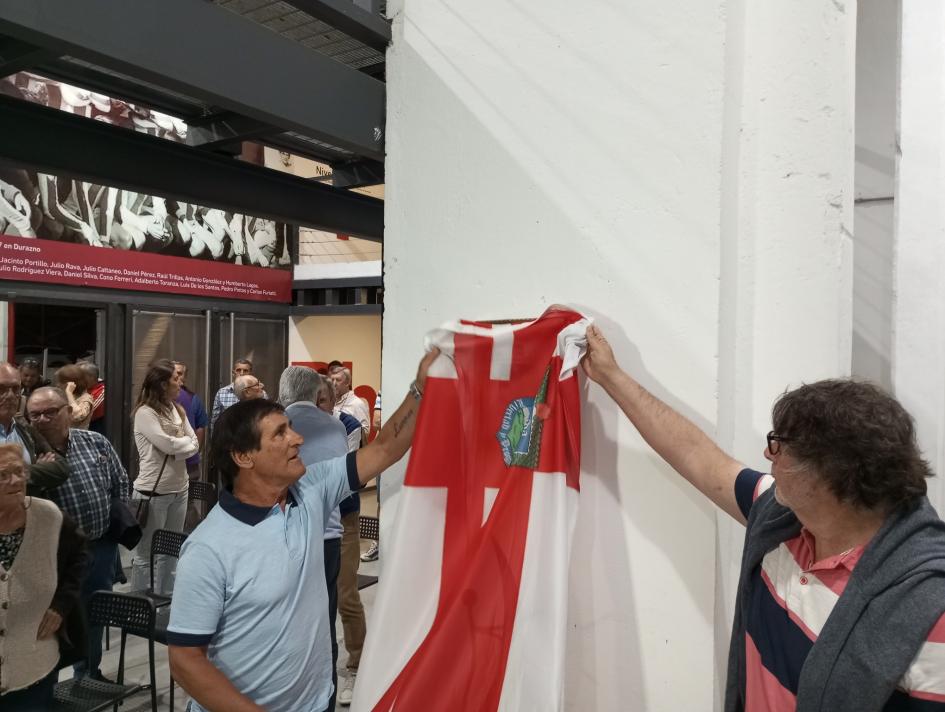 Mario Patrón tuvo un merecido reconocimiento en el Estadio Campeones Olimpicos Mario Patrón tuvo un merecido reconocimiento en el Estadio Campeones Olimpicos