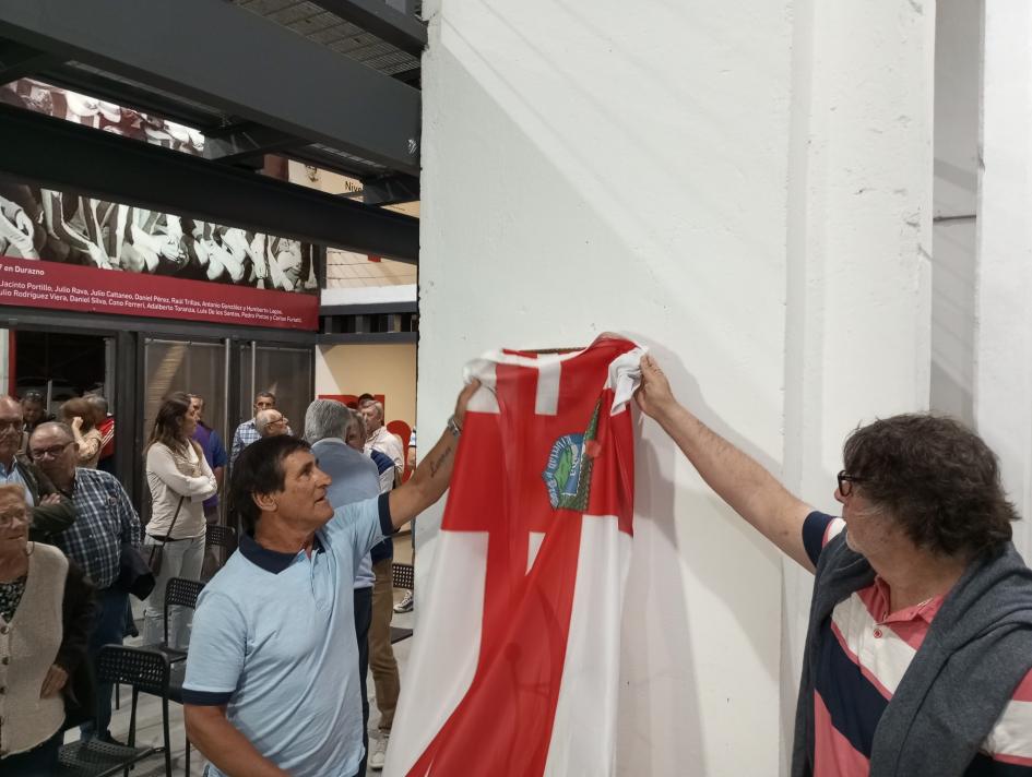 Mario Patrón tuvo un merecido reconocimiento en el Estadio Campeones Olimpicos