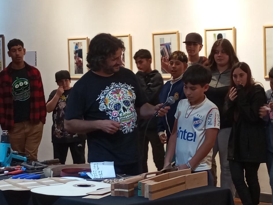 Se realizó taller de lutería en guitarra del Centro De Puertas Abiertas Se realizó taller de lutería en guitarra del Centro De Puertas Abiertas