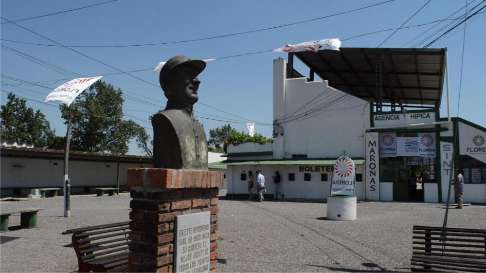 Busto a Irineo Leguisamo Busto a Irineo Leguisamo