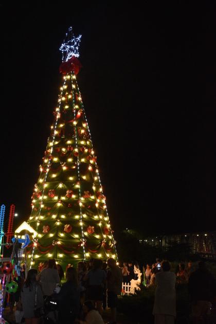 Florida encendió su Árbol de Navidad en el Prado Piedra Alta