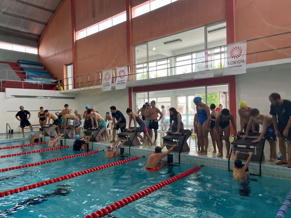 Encuentro en piscina deptal. Encuentro en piscina deptal.