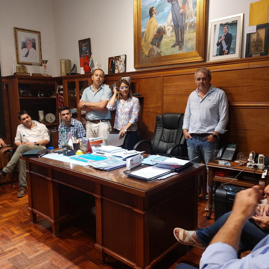 reunion en depacho del intendente Lopez reunion en depacho del intendente Lopez
