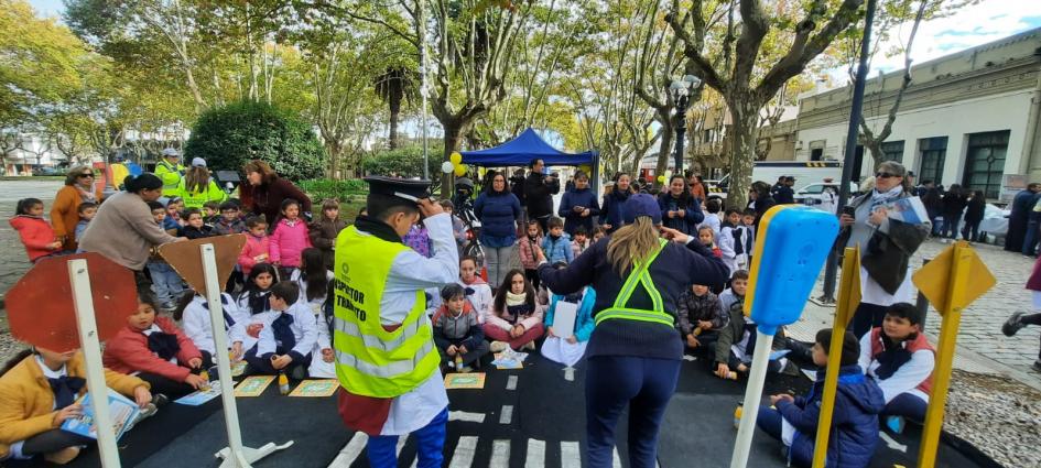 Escuela de Tránsito en la ciudad de Durazno Escuela de Tránsito en la ciudad de Durazno