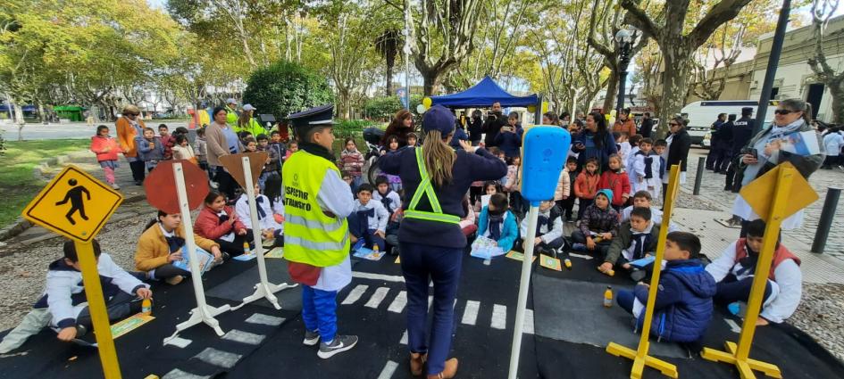 Escuela de Tránsito en la ciudad de Durazno Escuela de Tránsito en la ciudad de Durazno