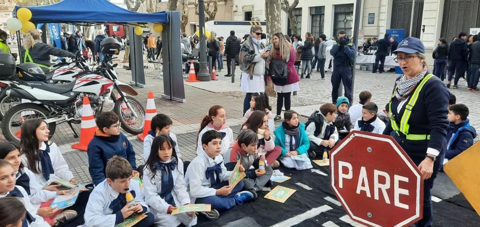 Escuela de Tránsito en la ciudad de Durazno Escuela de Tránsito en la ciudad de Durazno