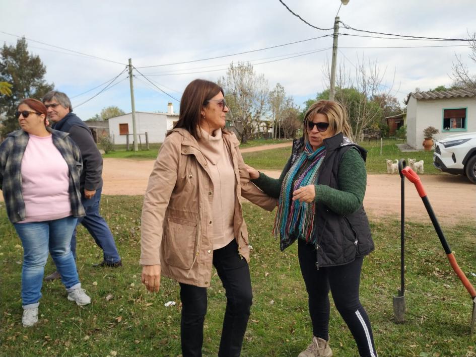 Plantación de especies nativas en plaza de La Macana