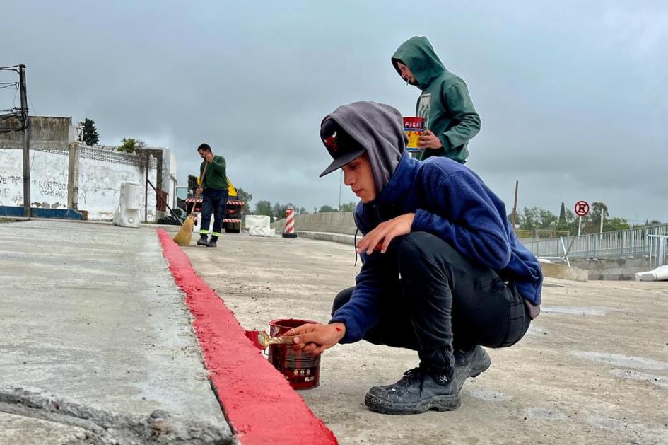Trabajos de señalización vial en calle Acuña de Figueroa Trabajos de señalización vial en calle Acuña de Figueroa